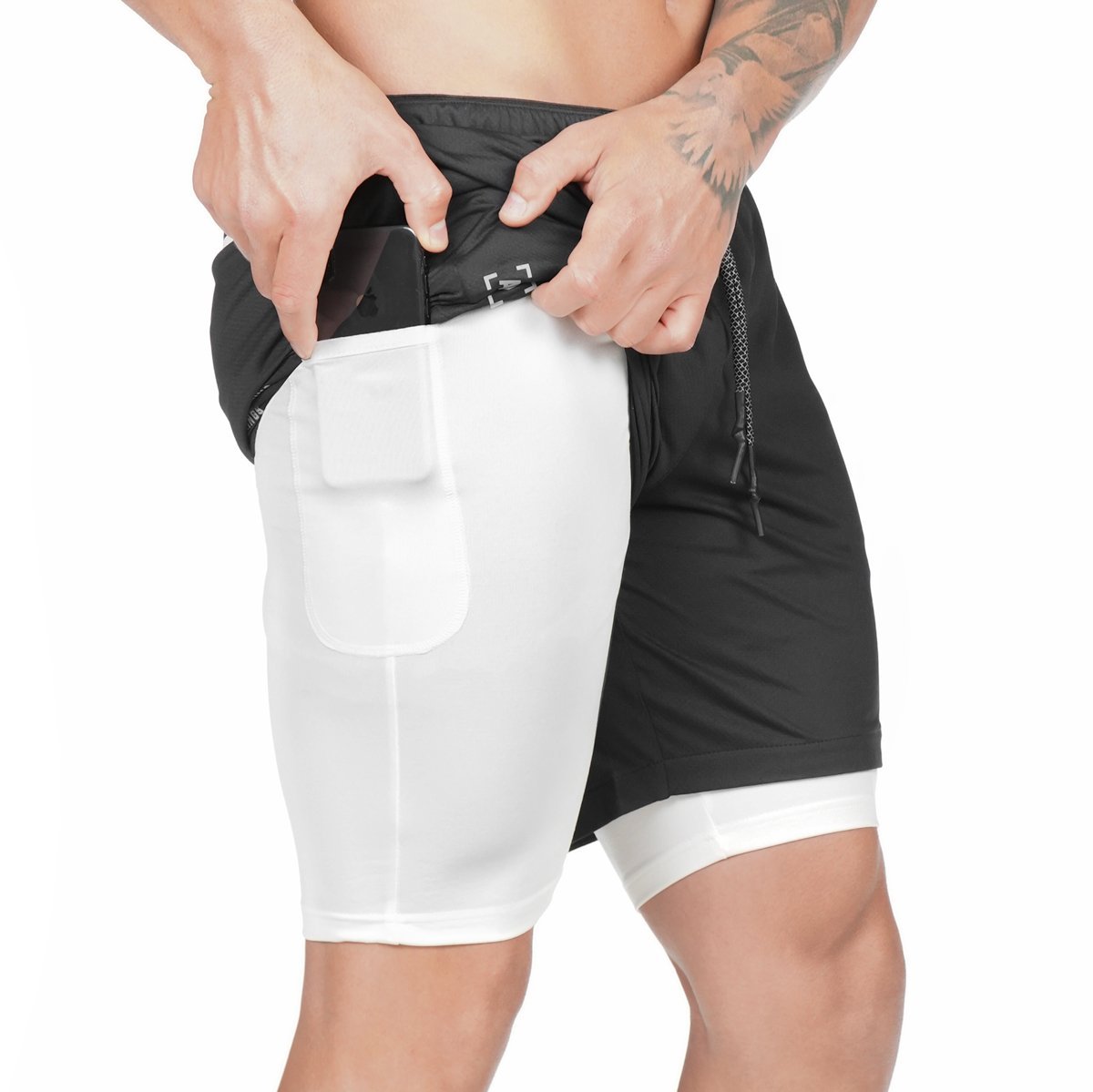 Pantalones cortos de compresión con bolsillo.